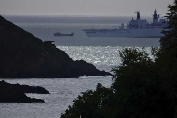 05 July 2020 - 09-10-08
One twin always has to be first.
---------------------------
HMS Albion unloads & loads  its landing craft